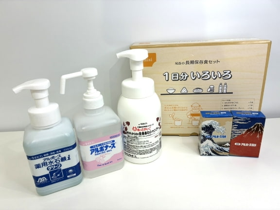 8,000円相当の当社グループ会社製品（画像は一例です。3種類のセットの中からお好きなセットを1つお選びいただけます。）